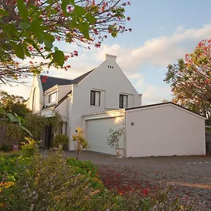  Bed & Breakfast Aarn House Airport